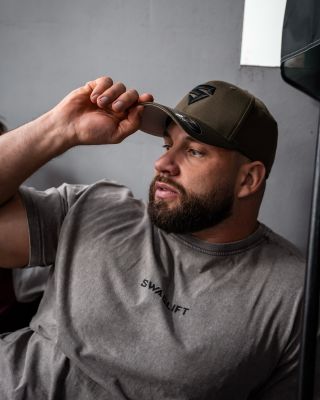 👀 Krása nebo Bender? Komu tahle #Swaglift baseballka sluší víc?😎❤️‍🔥 Pořiď si ji taky ➡️Swaglift.com👌 #AnabolicHorse...