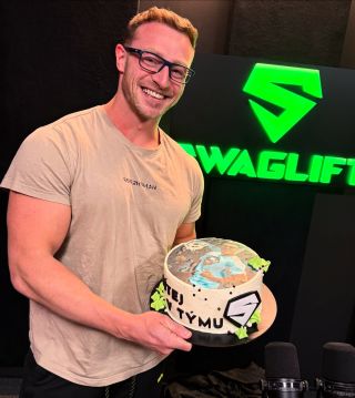 @aleslamka_fitness “Vítej doma taťko” 🔥🙏💪🏻 Novou tváří naší značky #SWAGLIFT je Aleš! Těšíme se na společné akce a tvorbu!...